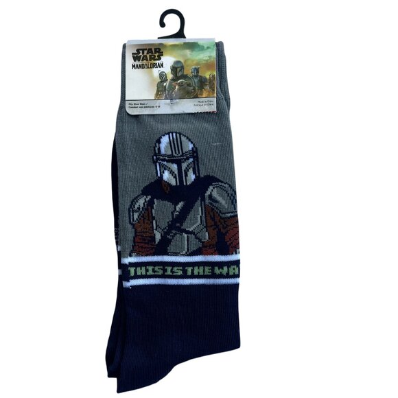 Mandalorian Disney Size Men's 6-12 Crew Socks NWT - Picture 1 of 3